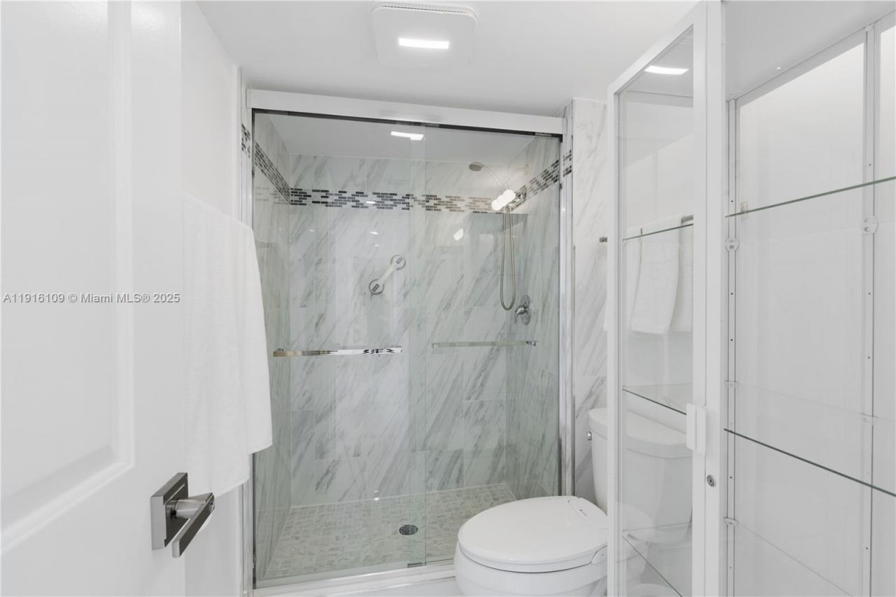 3701 N Country Club Dr, Unit 1805, Aventura, FL 33180 Photo