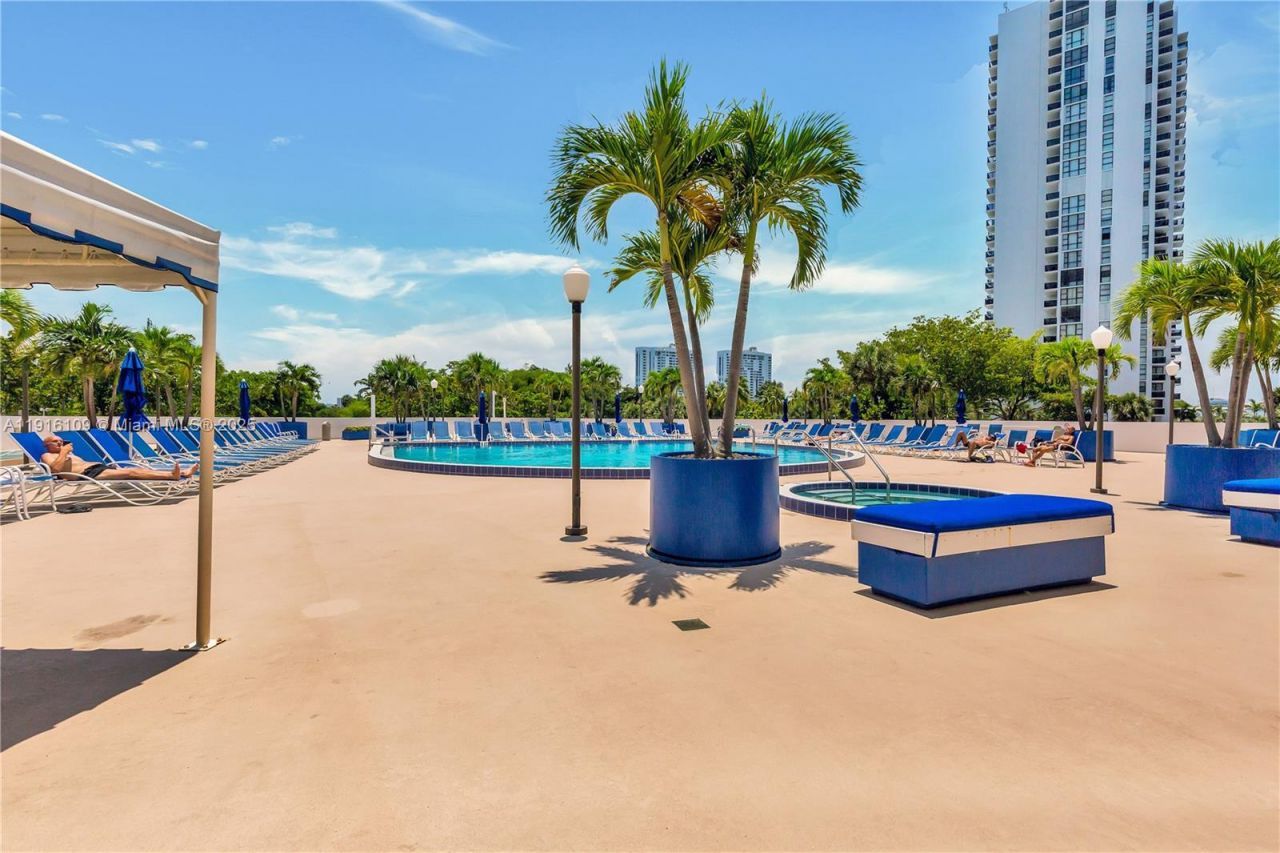 3701 N Country Club Dr, Unit 1805, Aventura, FL 33180 Photo