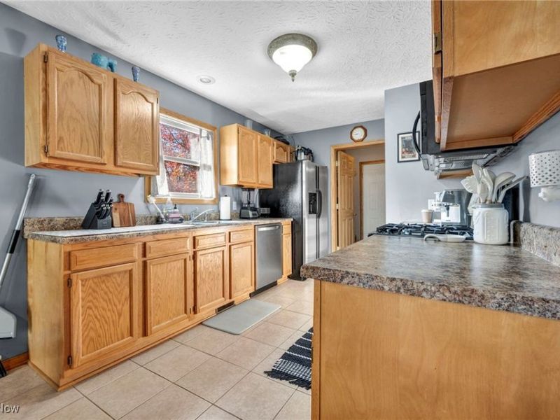 1393 Waters Edge Drive, Akron, OH 44313 Photo 16