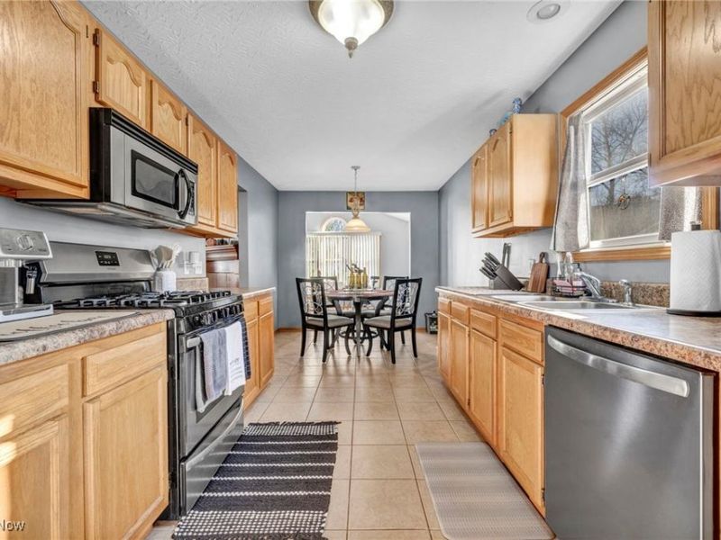 1393 Waters Edge Drive, Akron, OH 44313 Photo 17