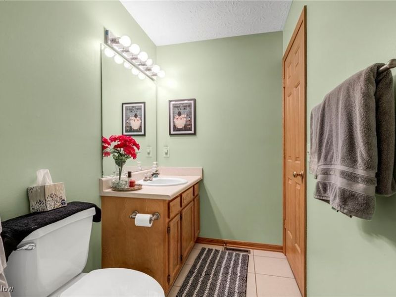 1393 Waters Edge Drive, Akron, OH 44313 Photo 28