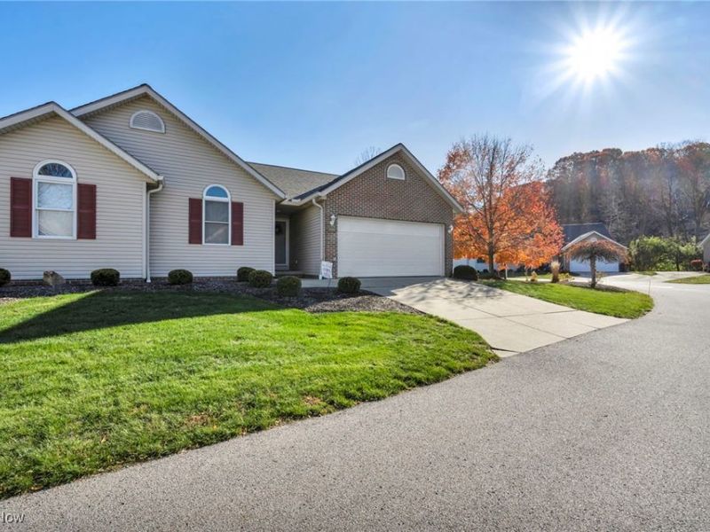 1393 Waters Edge Drive, Akron, OH 44313 Photo 3