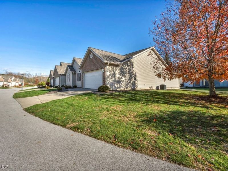 1393 Waters Edge Drive, Akron, OH 44313 Photo 4