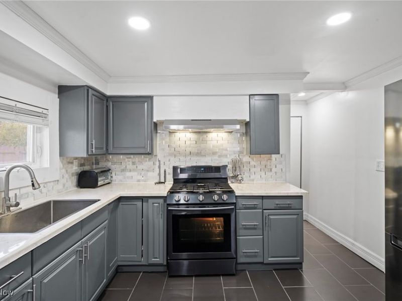 1607 E 34th Street, Cleveland, OH 44114 Photo 22