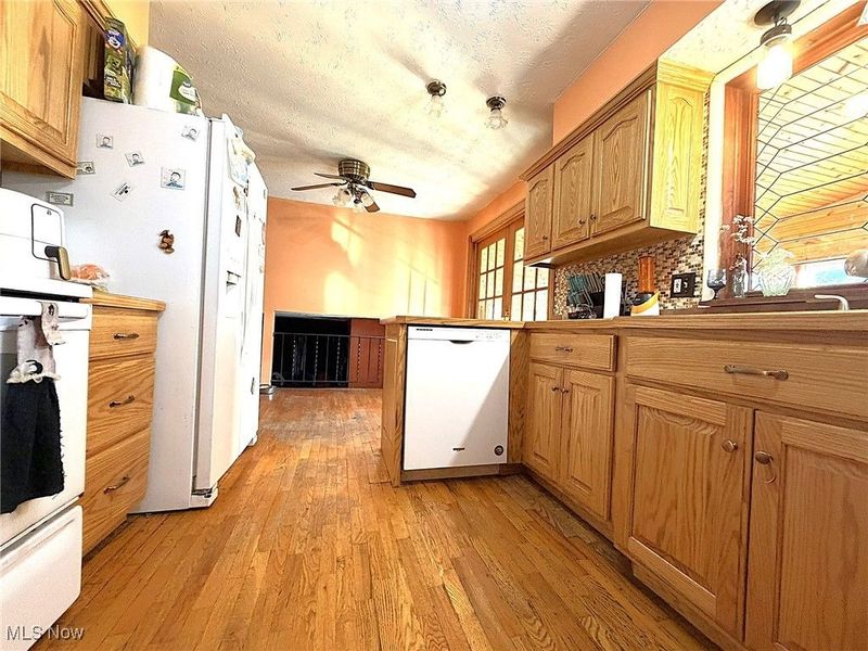 737 Dunny Avenue, Sheffield Lake, OH 44054 Photo 2