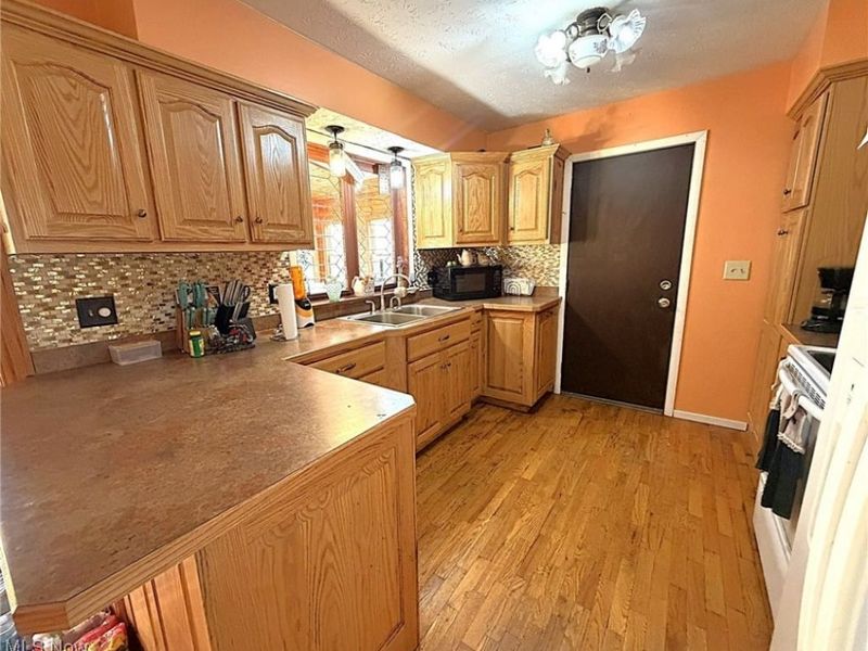 737 Dunny Avenue, Sheffield Lake, OH 44054 Photo 9