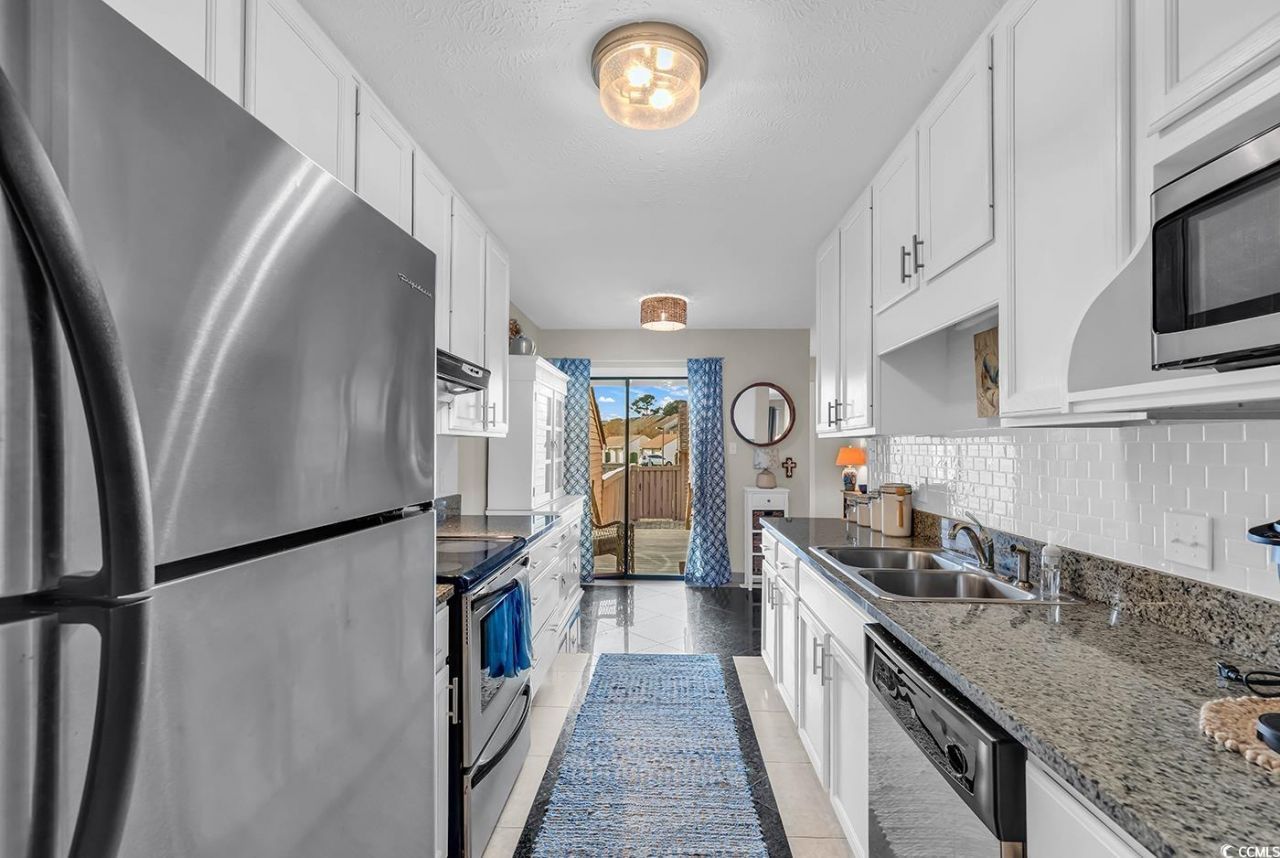 4000 Fairway Lakes Dr. Photo 10