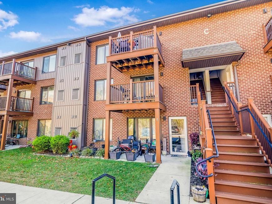 5200 Hilltop Drive, Unit 42, Brookhaven, PA 19015 Main Photo