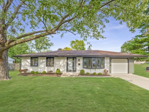208 W Hartford Drive, Schaumburg, IL 60193