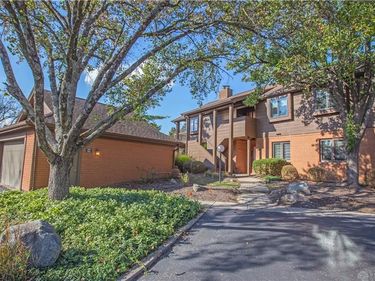 7035 Bluffs Drive, Washington TWP, OH 45459