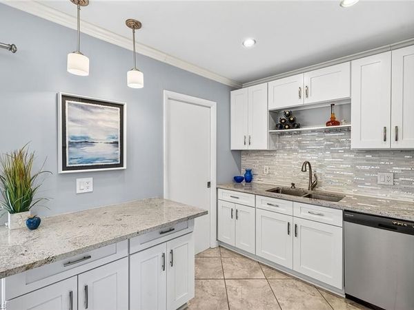 788 Park Shore DR, Unit H31, NAPLES, FL 34103