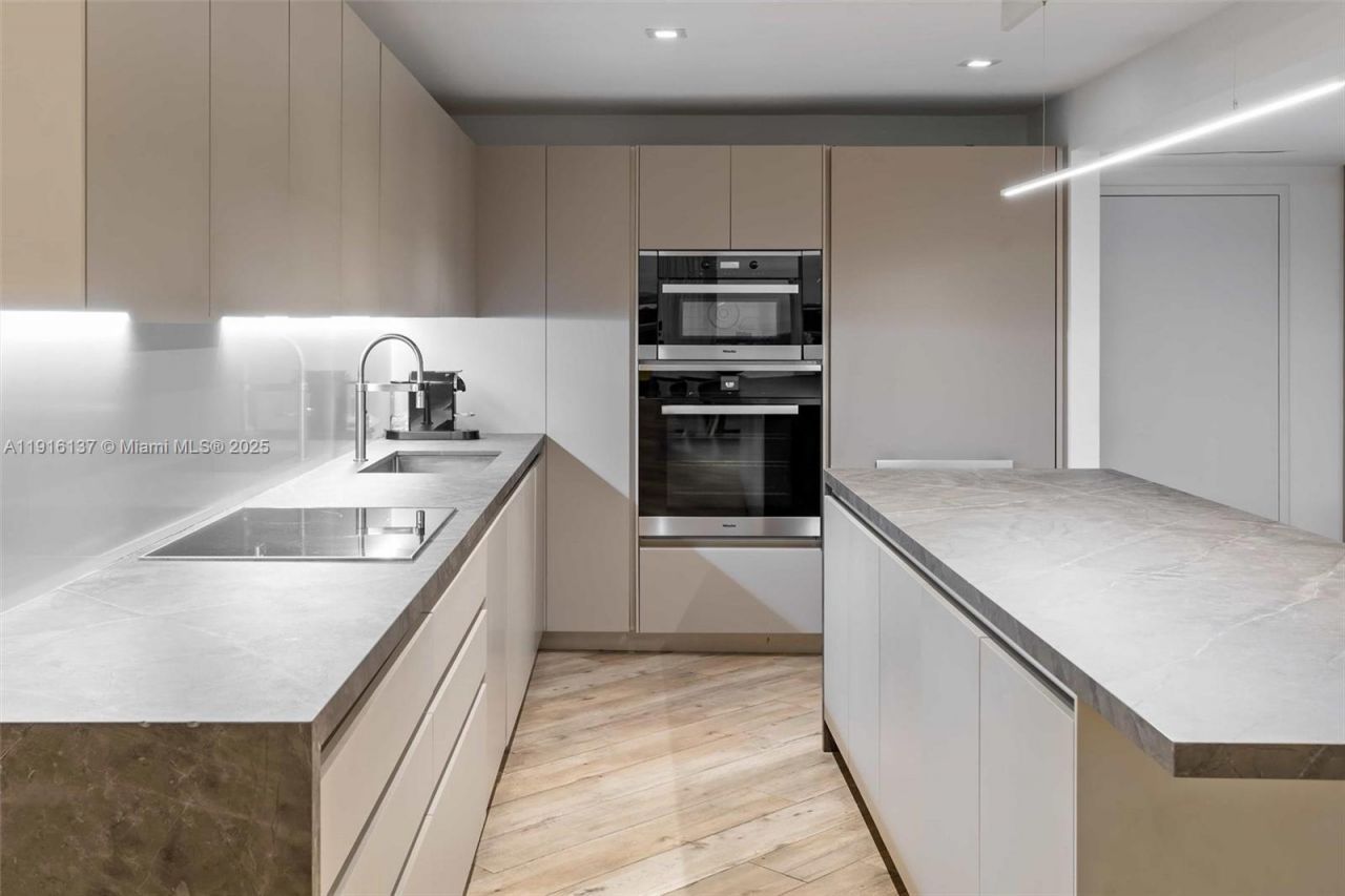 2301 Collins Ave, Unit 1432, Miami Beach, FL 33139 Photo