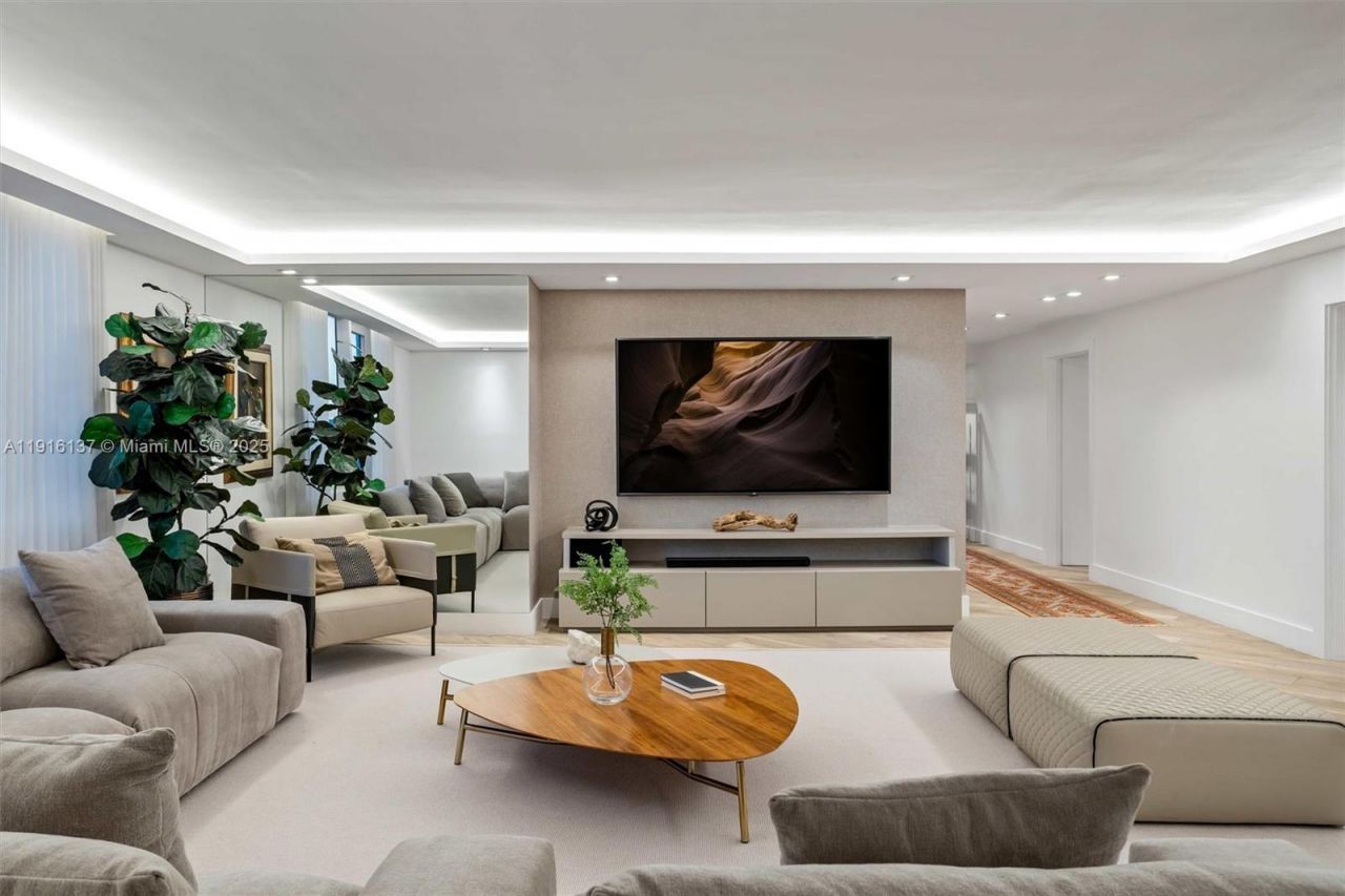 2301 Collins Ave, Unit 1432, Miami Beach, FL 33139 Photo