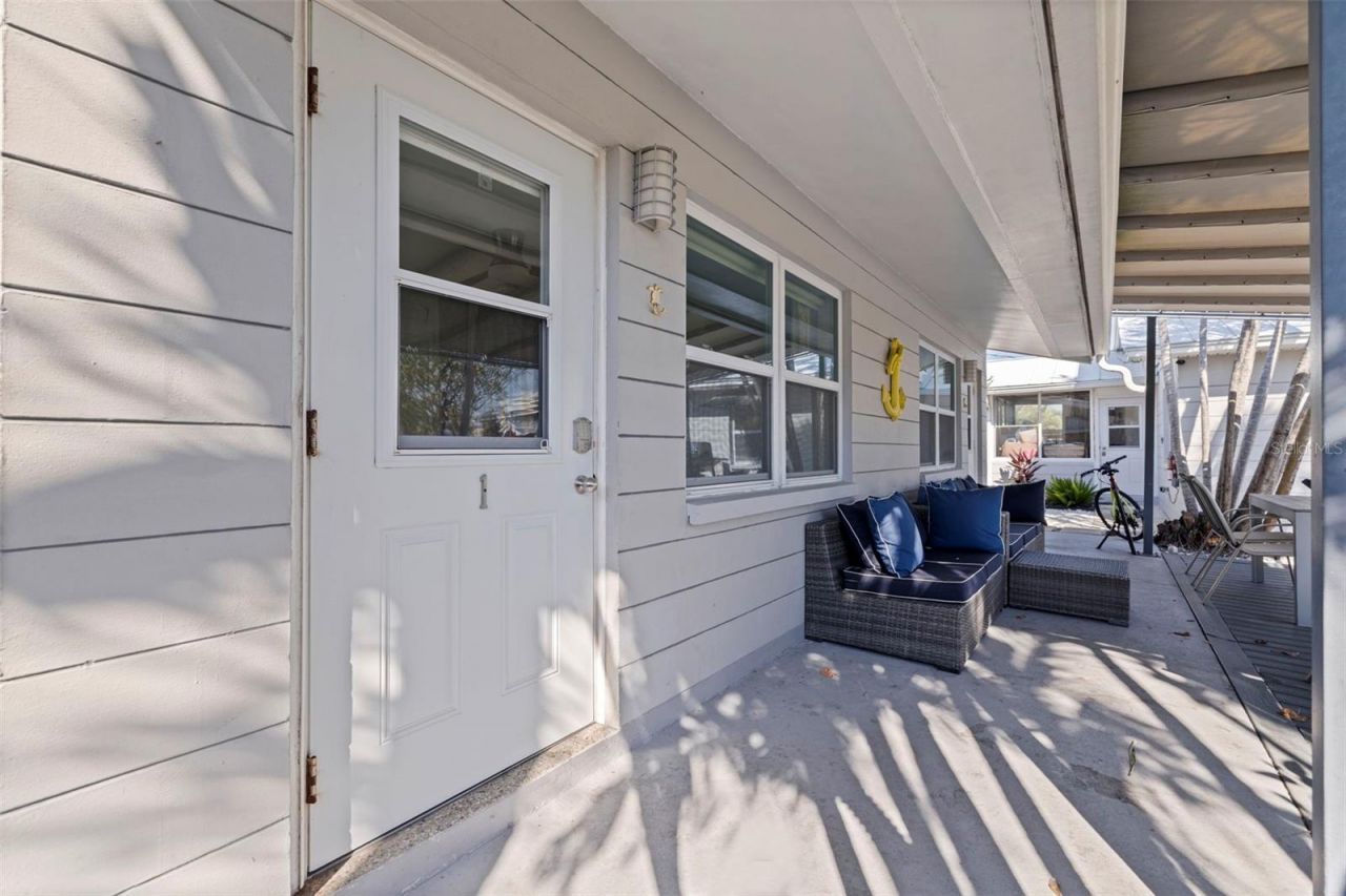 627 70th Avenue, Saint Pete Beach, FL 33706 Photo
