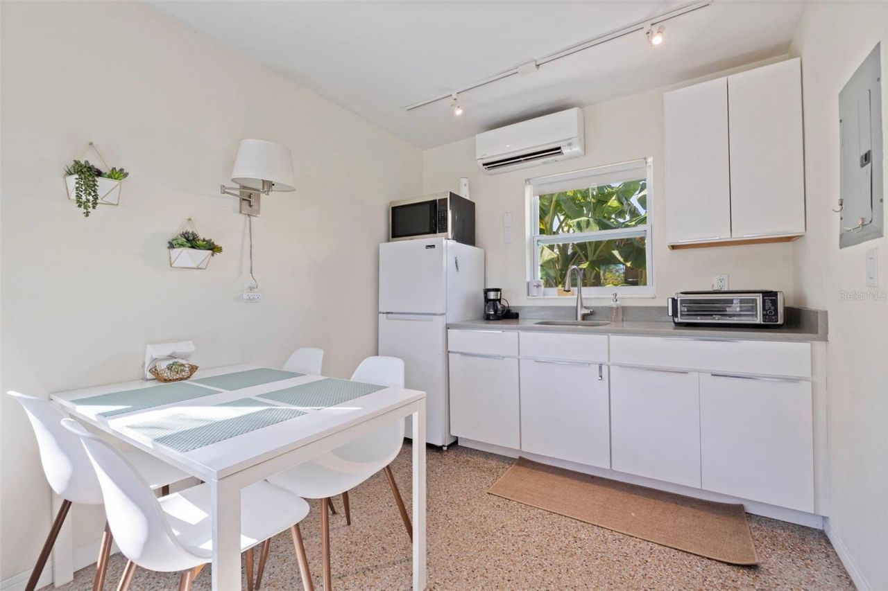 627 70th Avenue, Saint Pete Beach, FL 33706 Photo