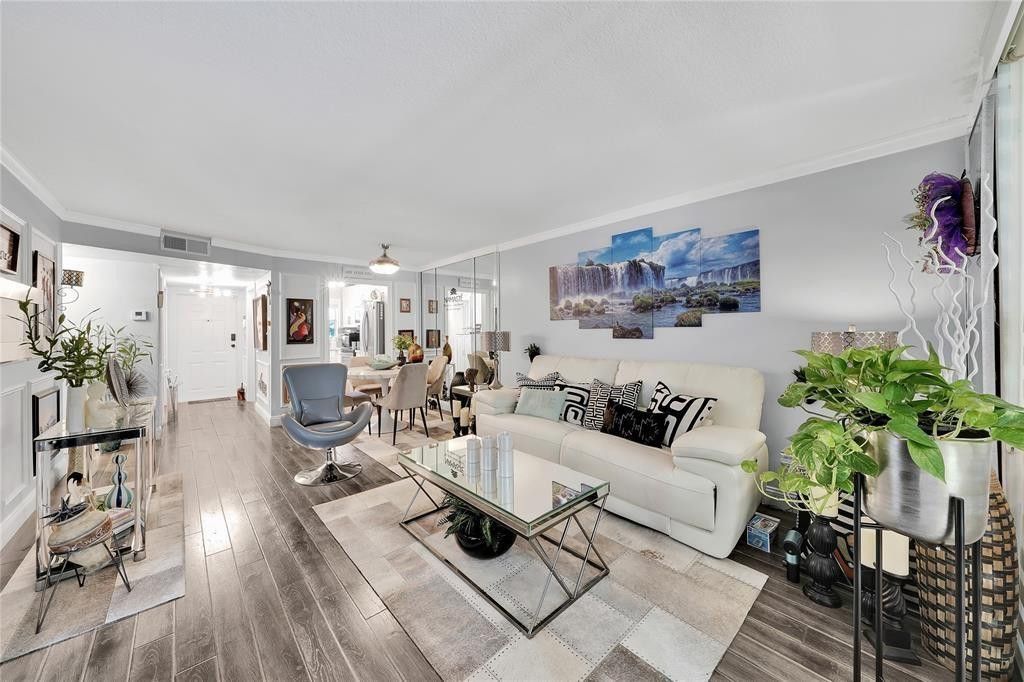 9281 Sunrise Lakes Boulevard, Unit 212, Sunrise, FL 33322 Photo