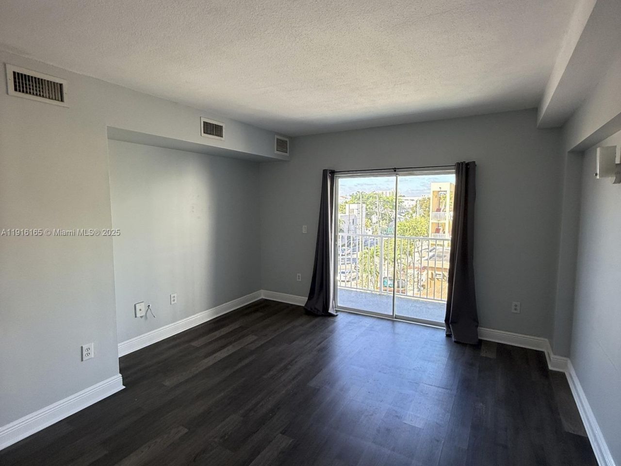 134 SW 7th Ave, Unit 402, Miami, FL 33130 Photo