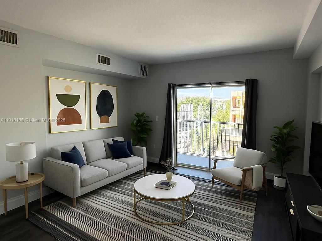 134 SW 7th Ave, Unit 402, Miami, FL 33130 Photo