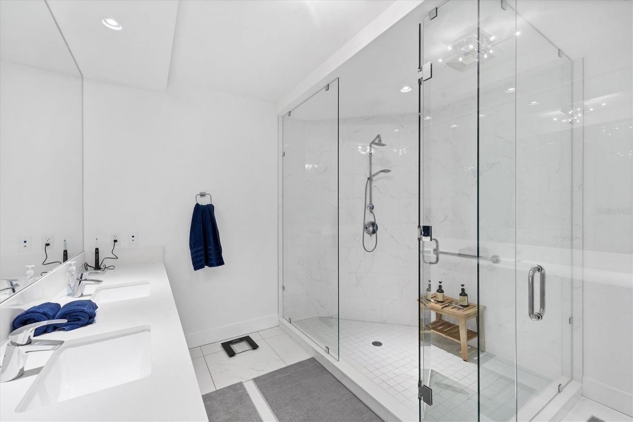 111 S Pineapple Avenue, Unit 816, Sarasota, FL 34236 Photo