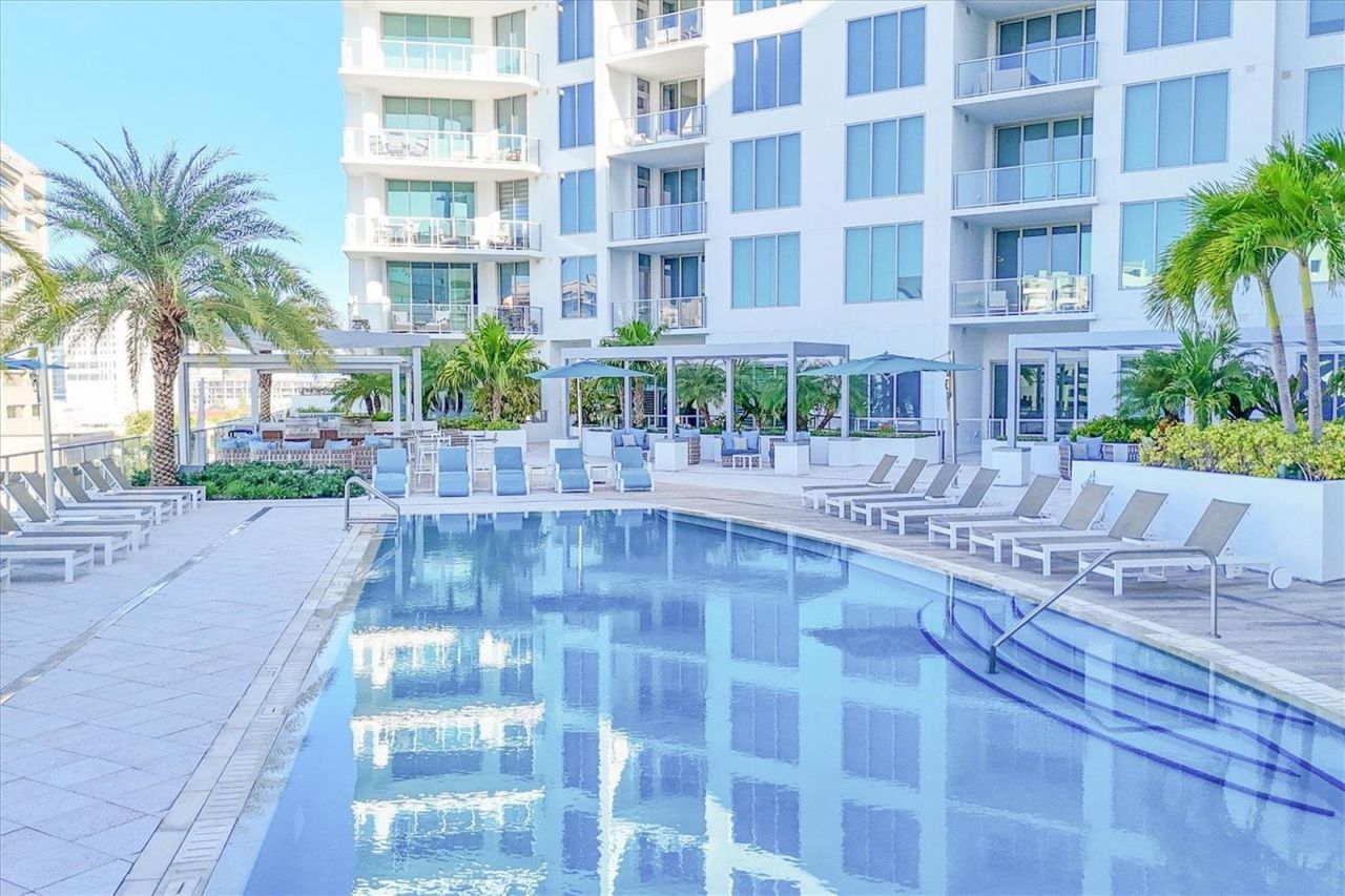 111 S Pineapple Avenue, Unit 816, Sarasota, FL 34236 Photo