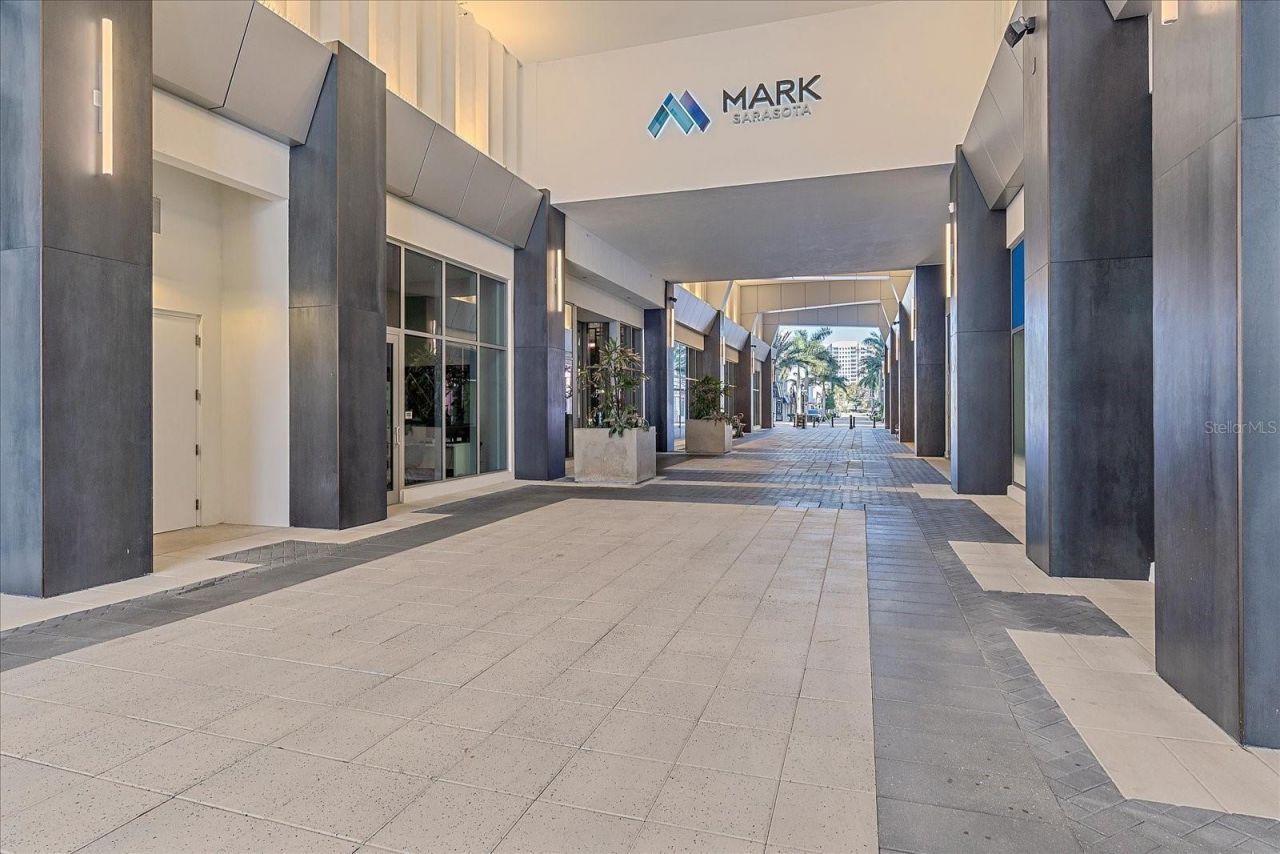 111 S Pineapple Avenue, Unit 816, Sarasota, FL 34236 Photo