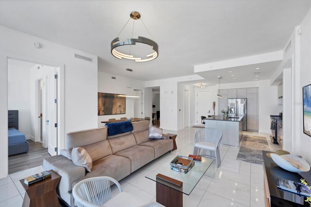 111 S Pineapple Avenue, Unit 816, Sarasota, FL 34236 Photo