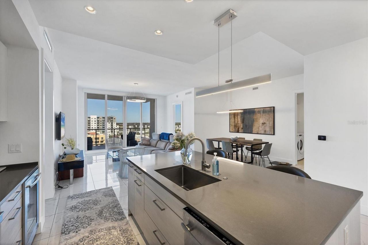 111 S Pineapple Avenue, Unit 816, Sarasota, FL 34236 Photo