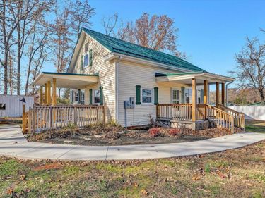 1088 Piney Grove School Road, Moneta, VA 24121