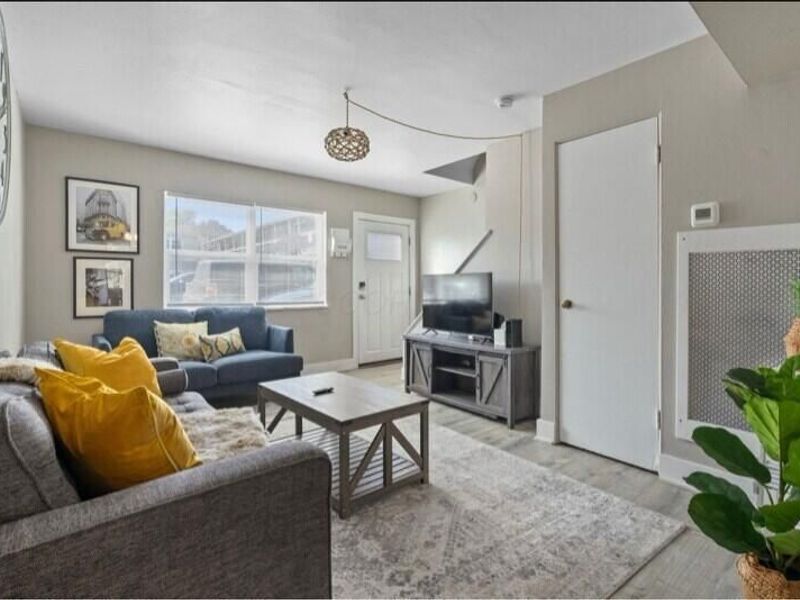 464 E Norwich Avenue, Unit 464 D, Columbus, OH 43201 Photo 1