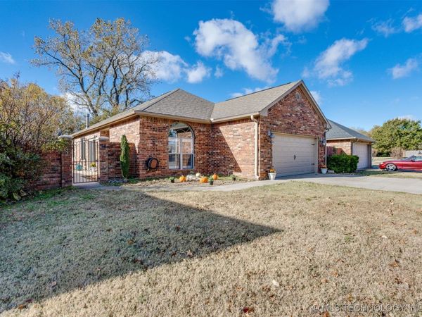 1262 Augusta, Shawnee, OK 74801