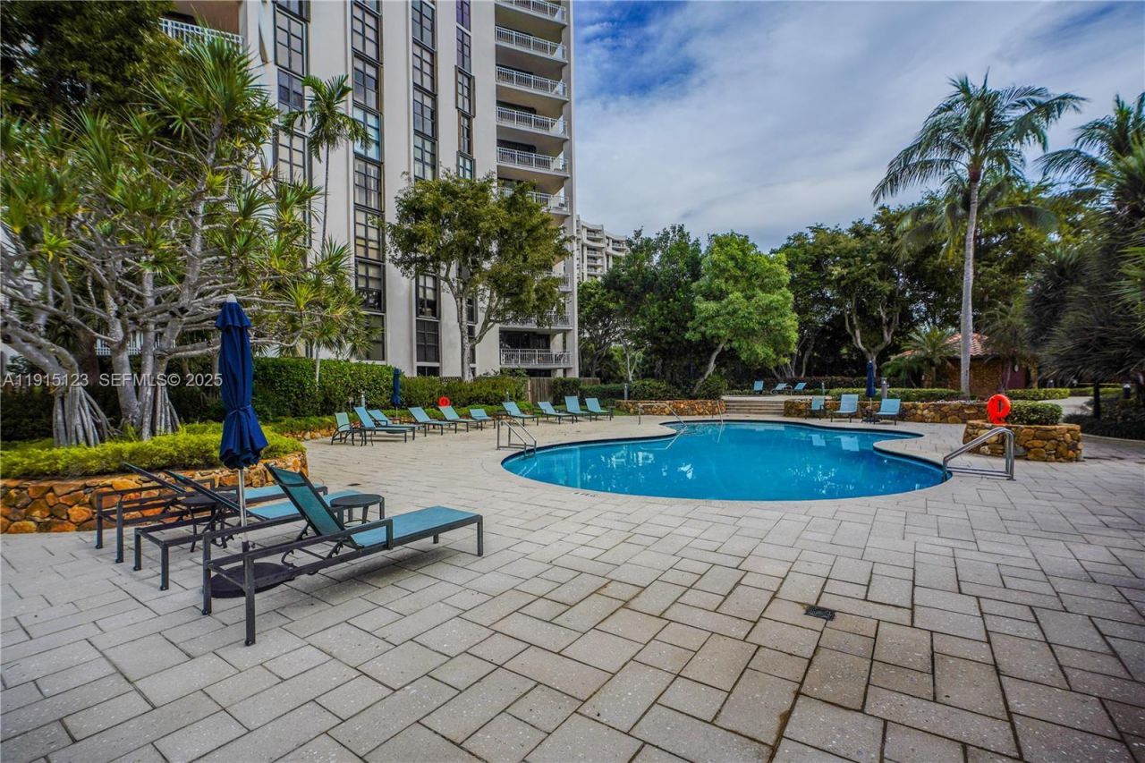 2000 Towerside Ter, Unit 301, Miami, FL 33138 Photo