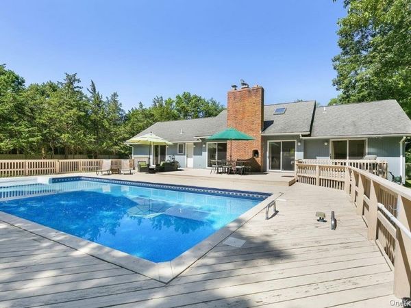 70 Jagger Lane, Westhampton, NY 11977