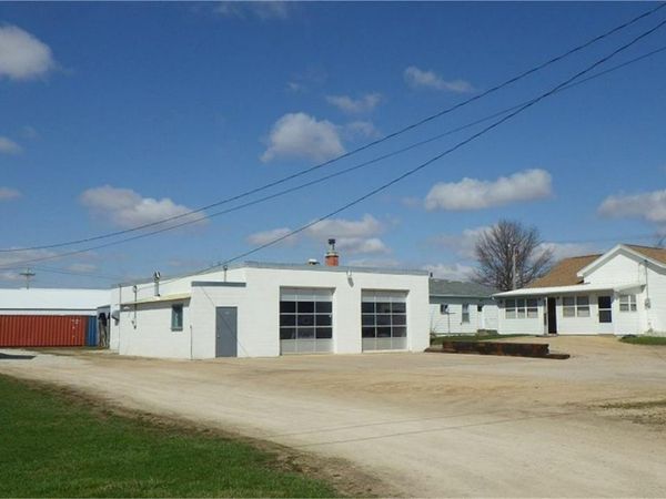 105 I, Vinton, IA 52349