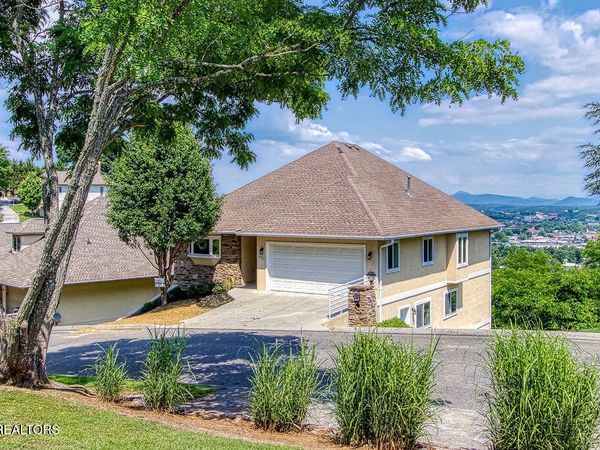 452 Maggie Mack Lane, Sevierville, TN 37862