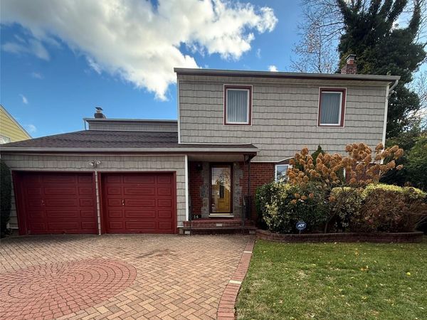 14 Roger Street, Uniondale, NY 11550