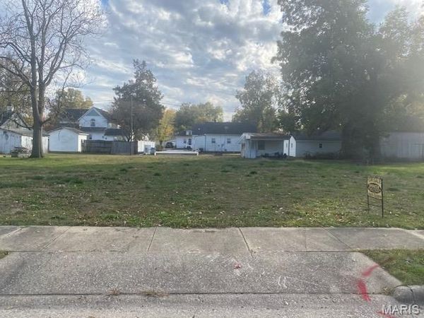 536 W Maple, Nashville, IL 62263