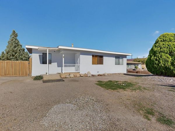 165 Hilton Avenue NW, Albuquerque, NM 87107