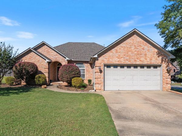 102 Creek Valley Lane, Maumelle, AR 72113