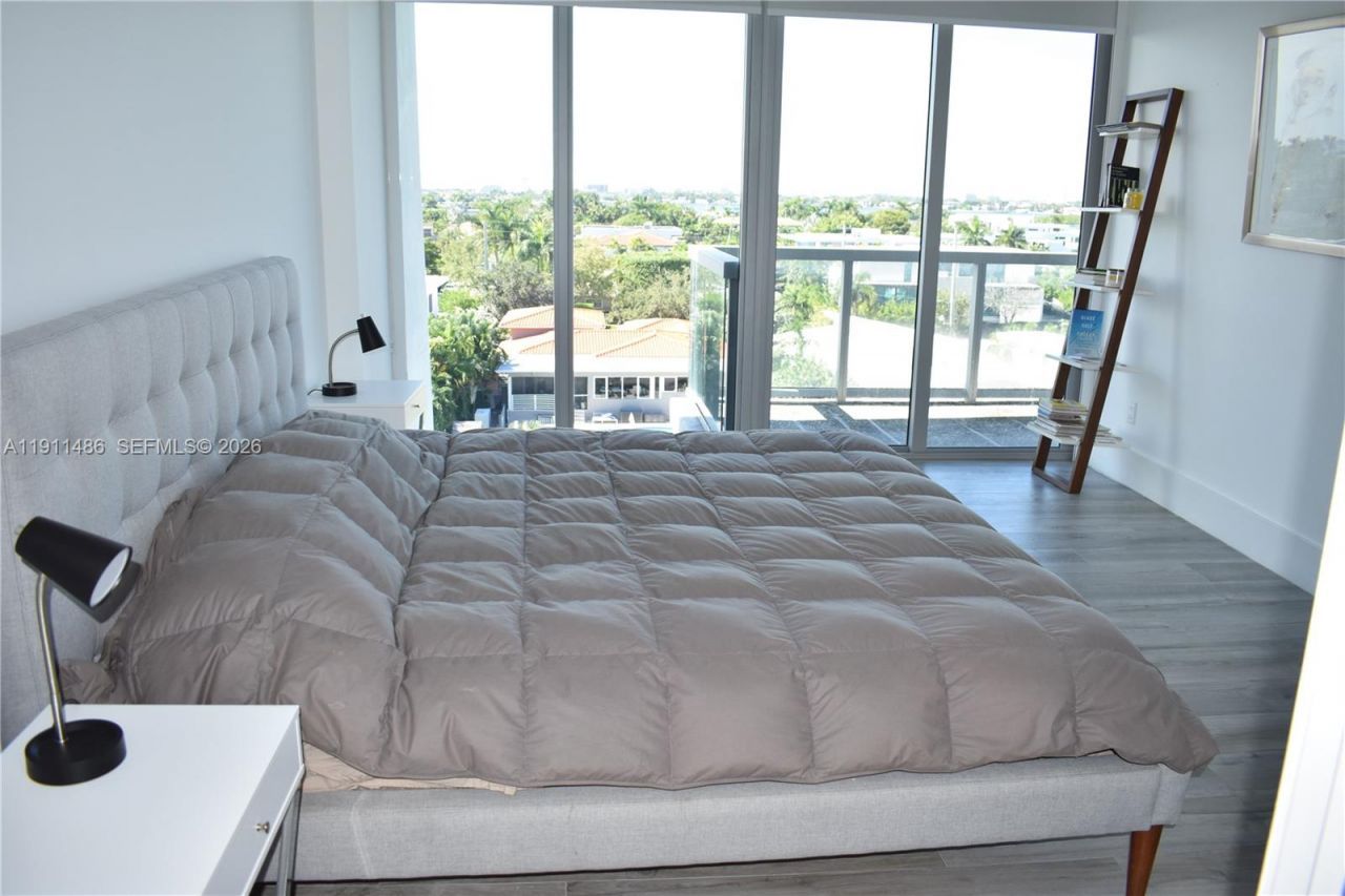 9940 W Bay Harbor Dr, Unit 6D-N, Bay Harbor Islands, FL 33154 Photo