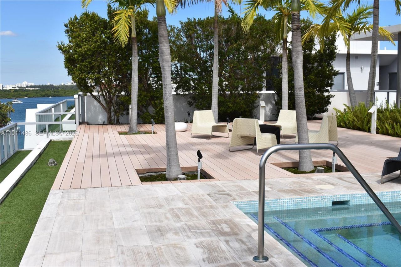 9940 W Bay Harbor Dr, Unit 6D-N, Bay Harbor Islands, FL 33154 Photo