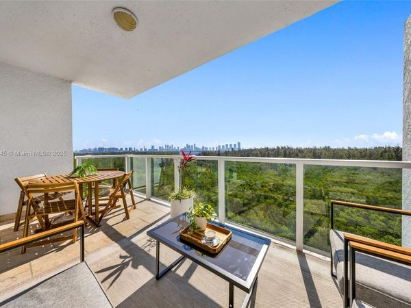 14951 Royal Oaks Ln, Unit 901, North Miami, FL 33181