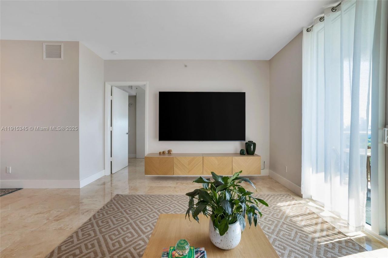 14951 Royal Oaks Ln, Unit 901, North Miami, FL 33181 Photo