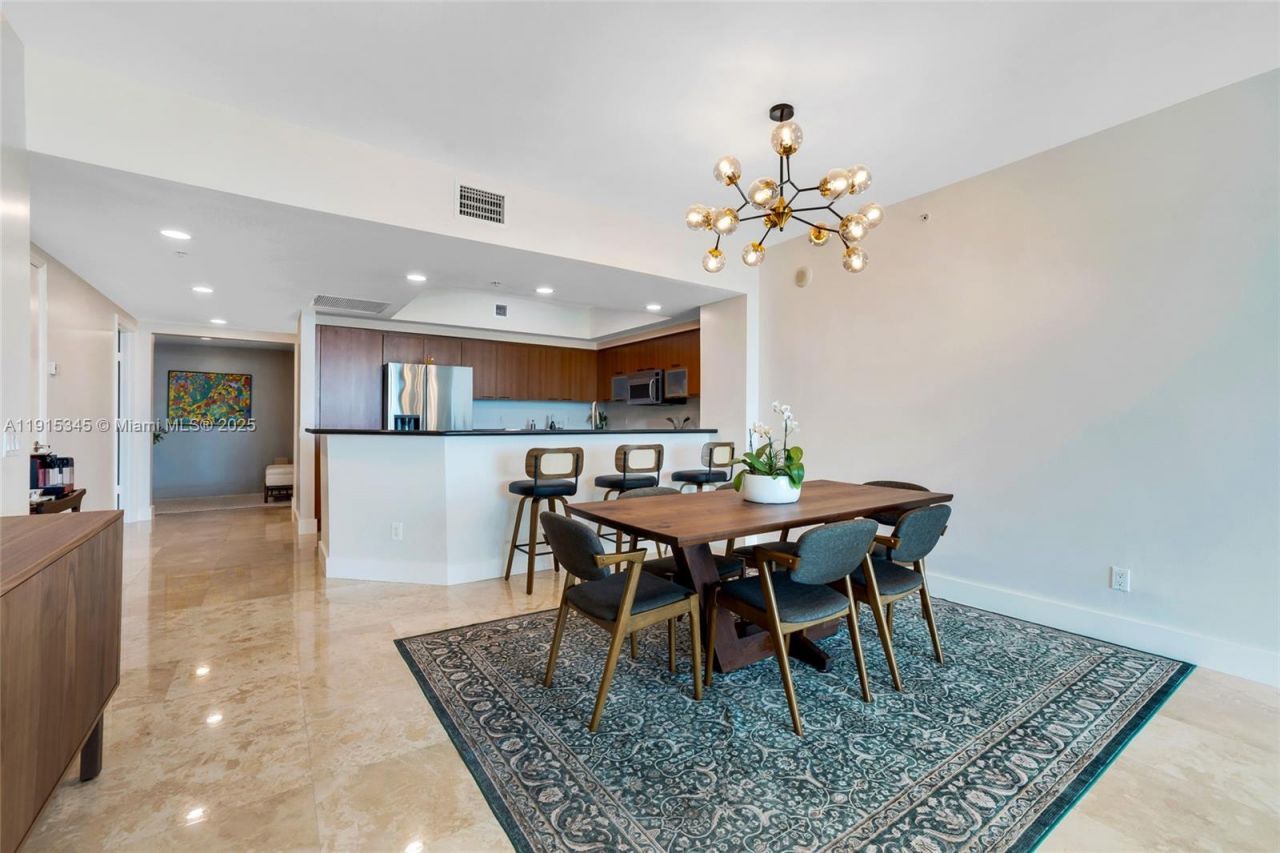 14951 Royal Oaks Ln, Unit 901, North Miami, FL 33181 Photo