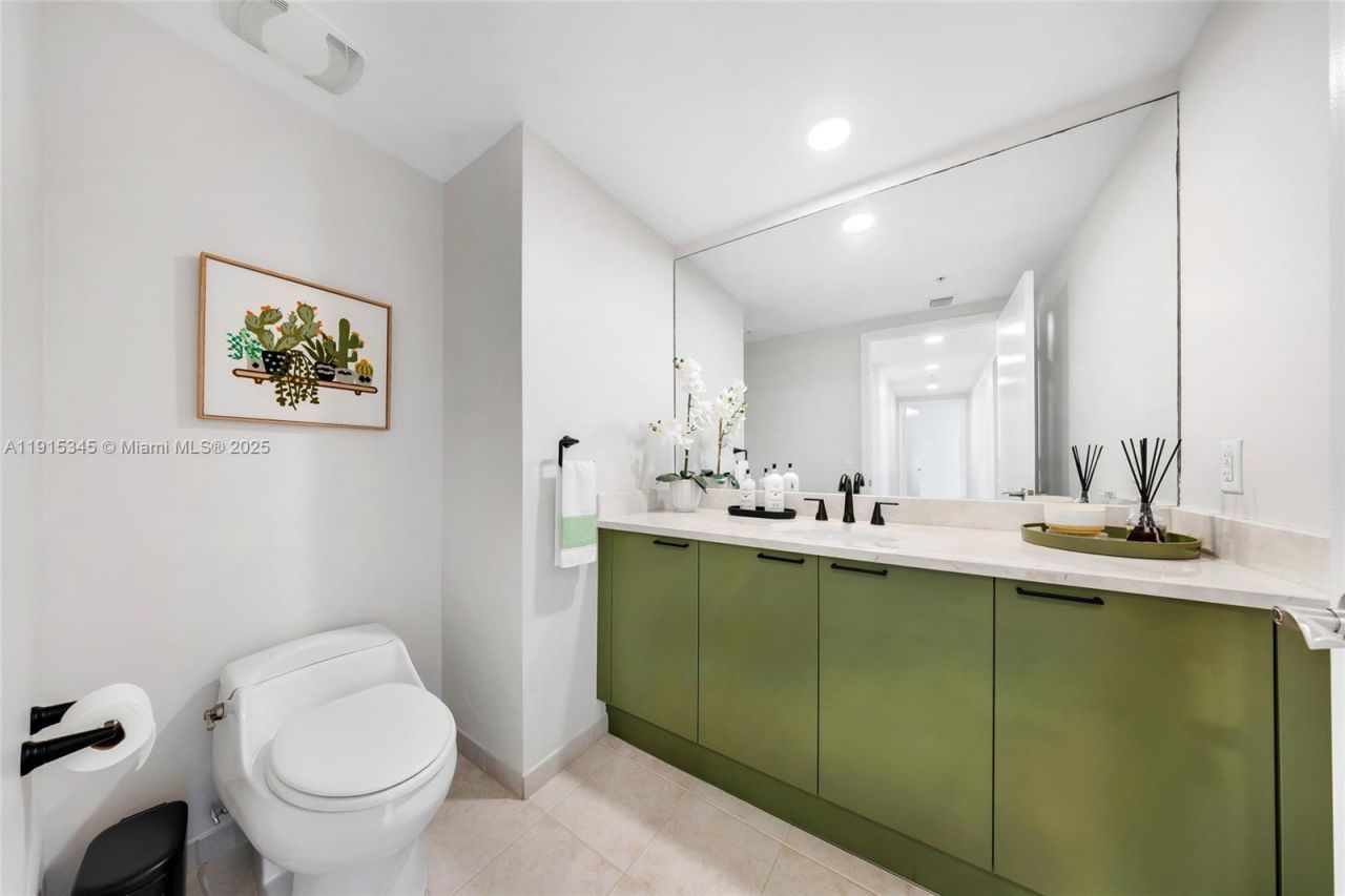 14951 Royal Oaks Ln, Unit 901, North Miami, FL 33181 Photo