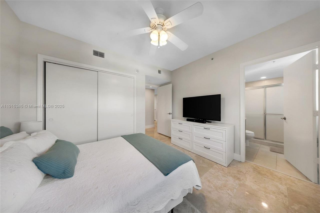 14951 Royal Oaks Ln, Unit 901, North Miami, FL 33181 Photo