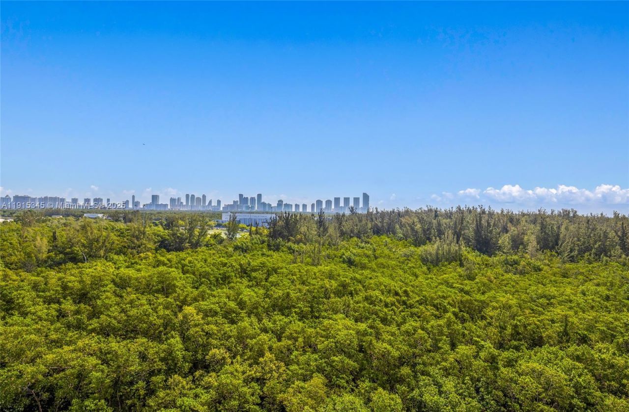 14951 Royal Oaks Ln, Unit 901, North Miami, FL 33181 Photo