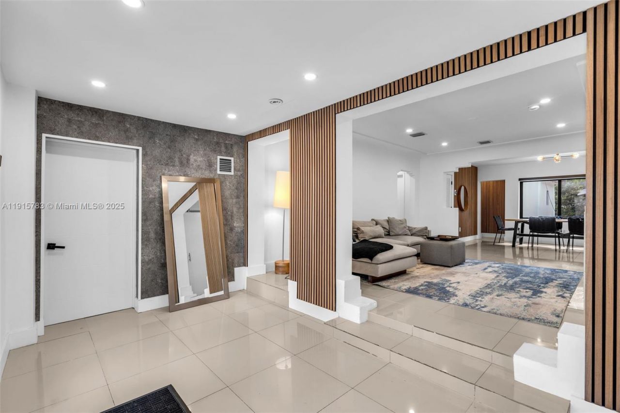 70 NE 50th St, Miami, FL 33137 Photo