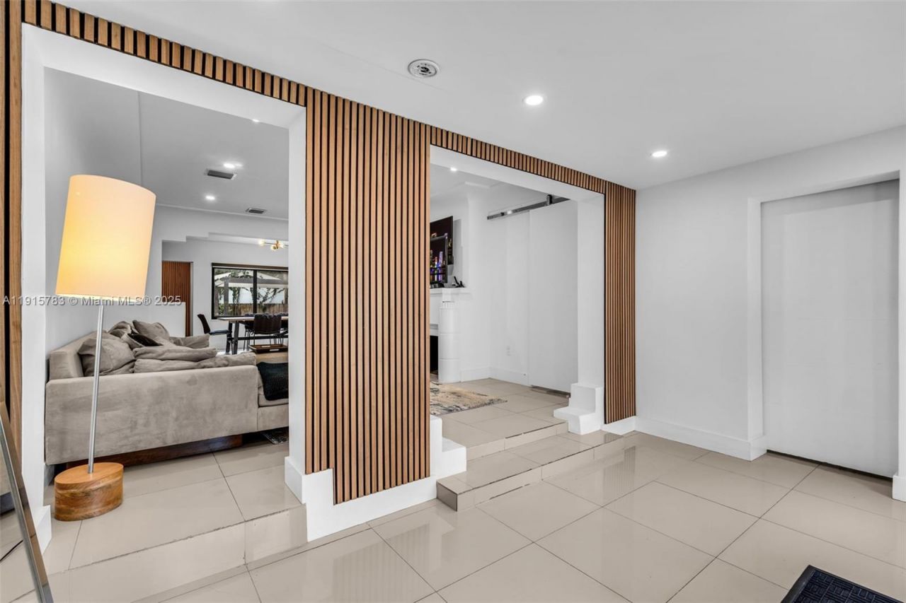 70 NE 50th St, Miami, FL 33137 Photo