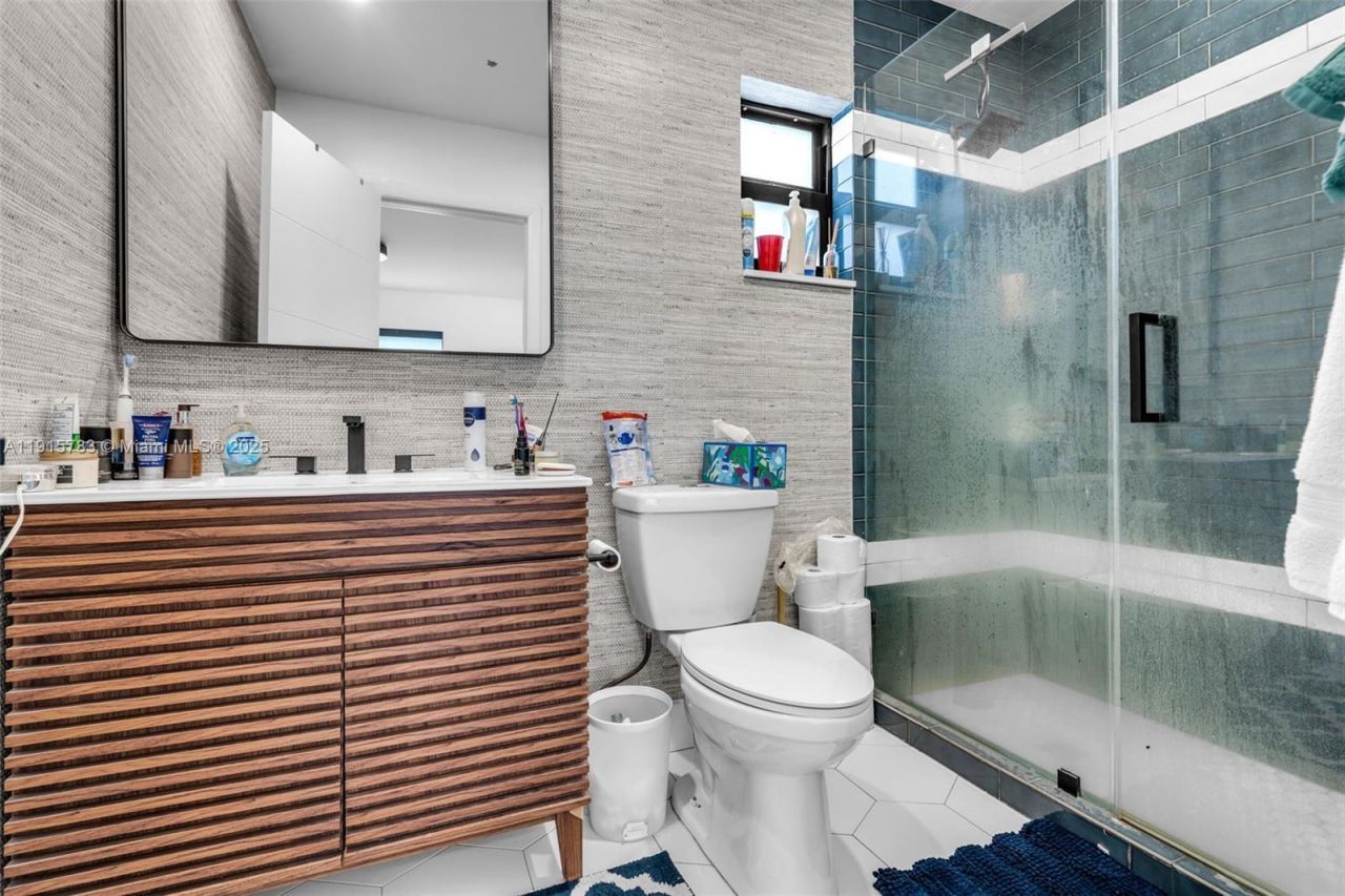 70 NE 50th St, Miami, FL 33137 Photo