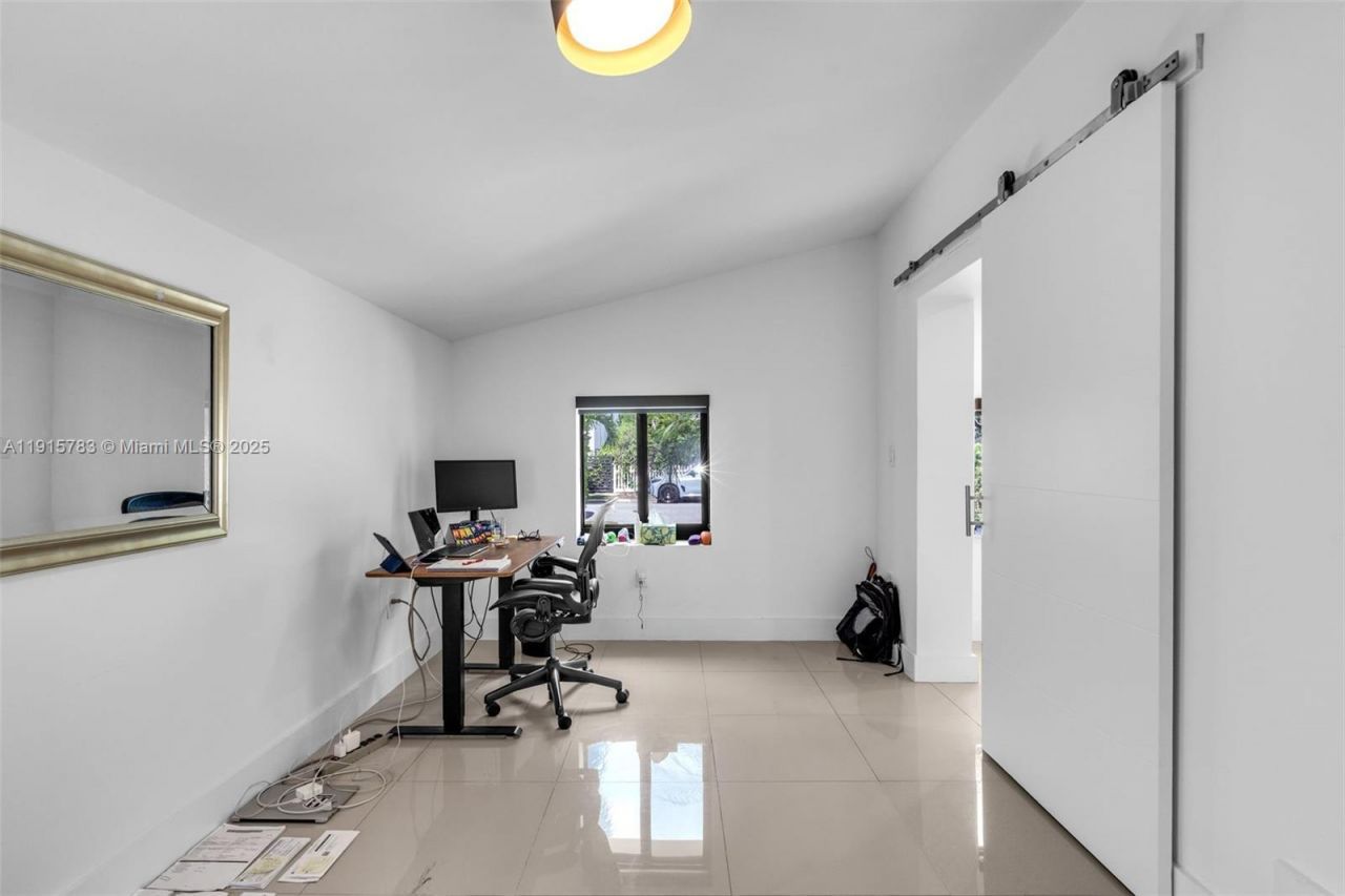 70 NE 50th St, Miami, FL 33137 Photo